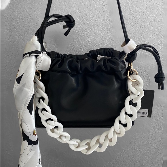 Faux Leather Open Top crossbody bag - Picture 9 of 11